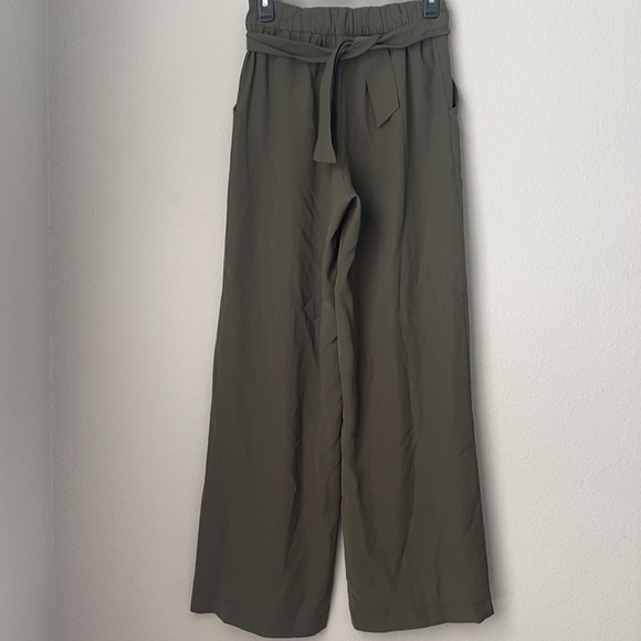 Lululemon Noir Pant Dark Olive size 6 - Picture 2 of 16